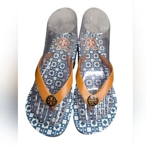 Tory Burch Tan Blue Geometric Print Platform Logo Wedge Flip Flops Sandal Sz 7